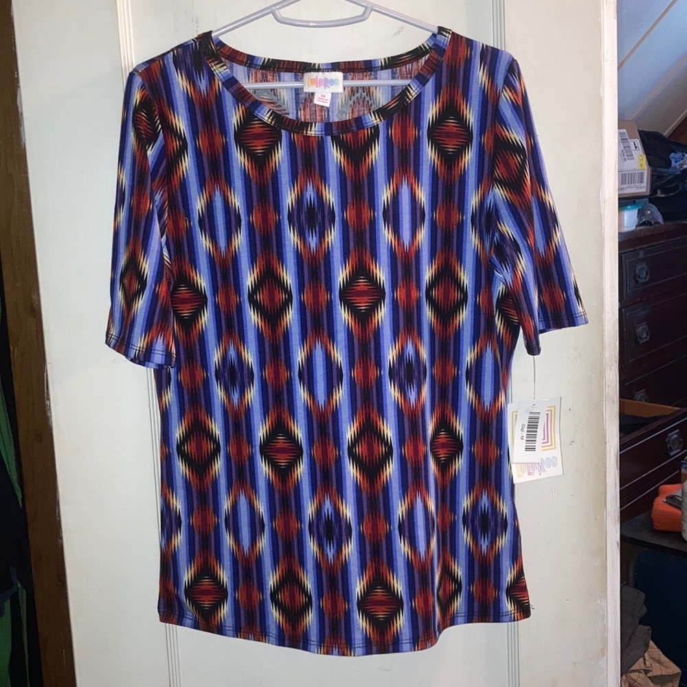 NWT LuLaRoe M Gigi Top